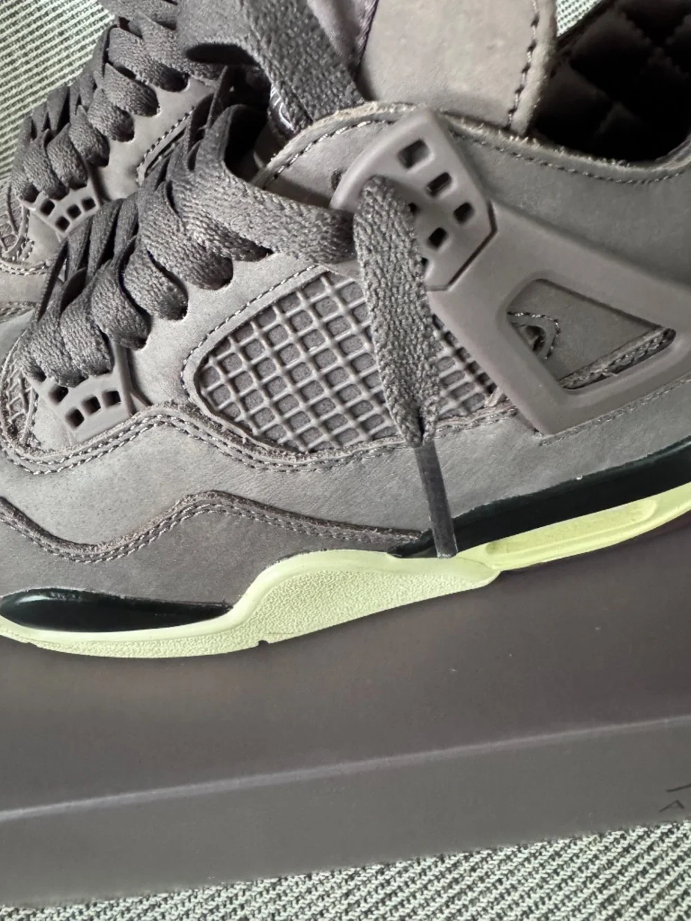 Jordan 4 Retro SP A Ma Maniére Violet Ore